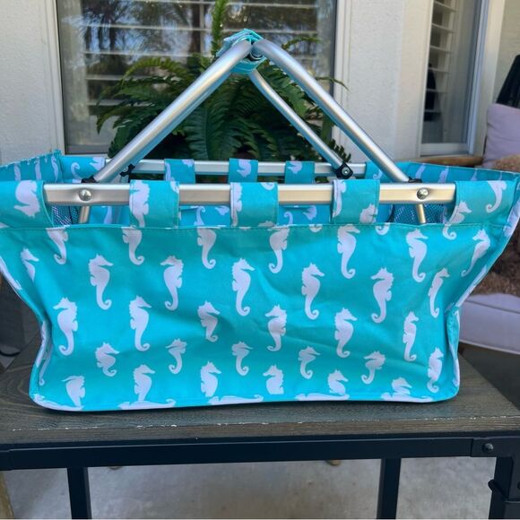 Collapsible basket 🐠 excellent condition 🐠seahorses - Picture 2 of 7